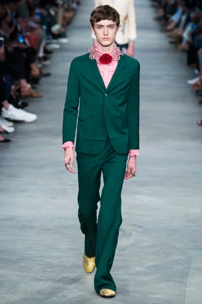 Look 39